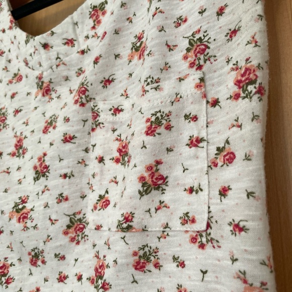 Mossimo Supply Co. White Floral Short Sleeve Top - Picture 2 of 4